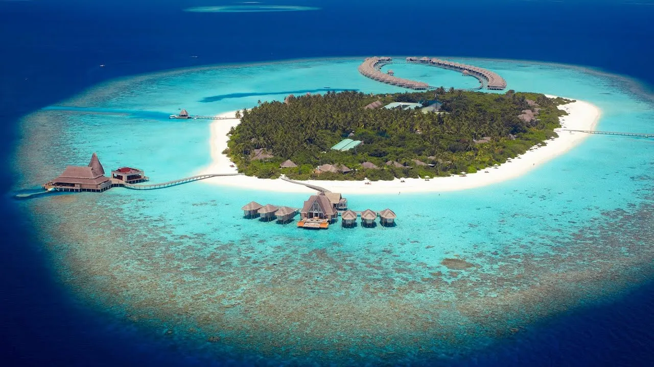 Anantara Kihavah overwater villa, Baa Atoll UNESCO Biosphere Reserve
