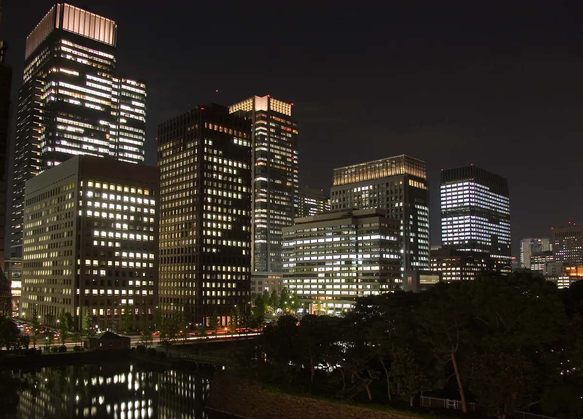 The Imperial Palace moat and the Marunouchi towers at dusk in Tokyo