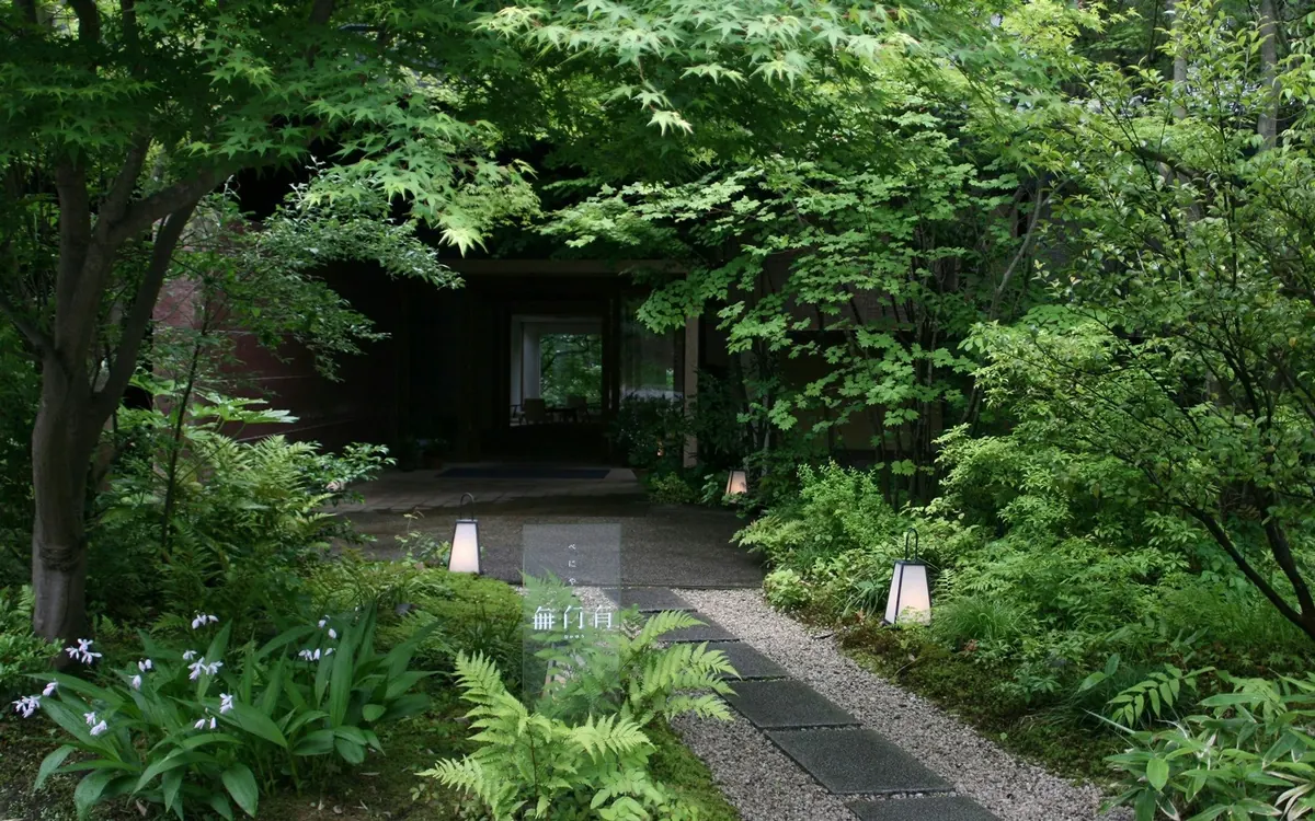Beniya Mukayu, garden path through the forest to the entrance, Yamashiro Onsen