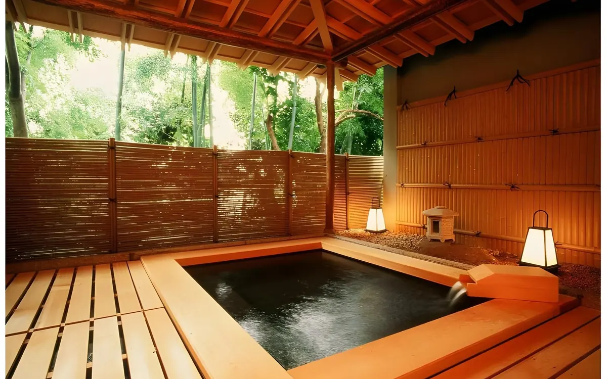 Beniya Mukayu, private open air bath on the room terrace, Yamashiro Onsen