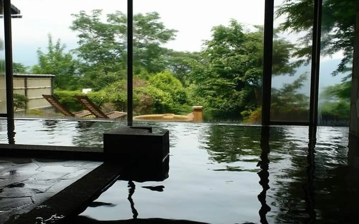 Gora Hanaougi, open air onsen bath with Hakone mountain view, Hakone