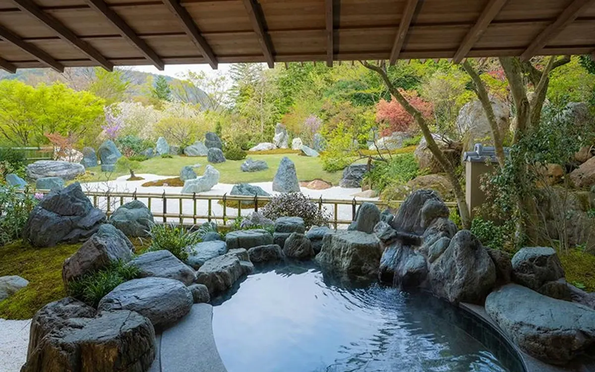 Gora Kadan, rock pool bath in the garden, Hakone