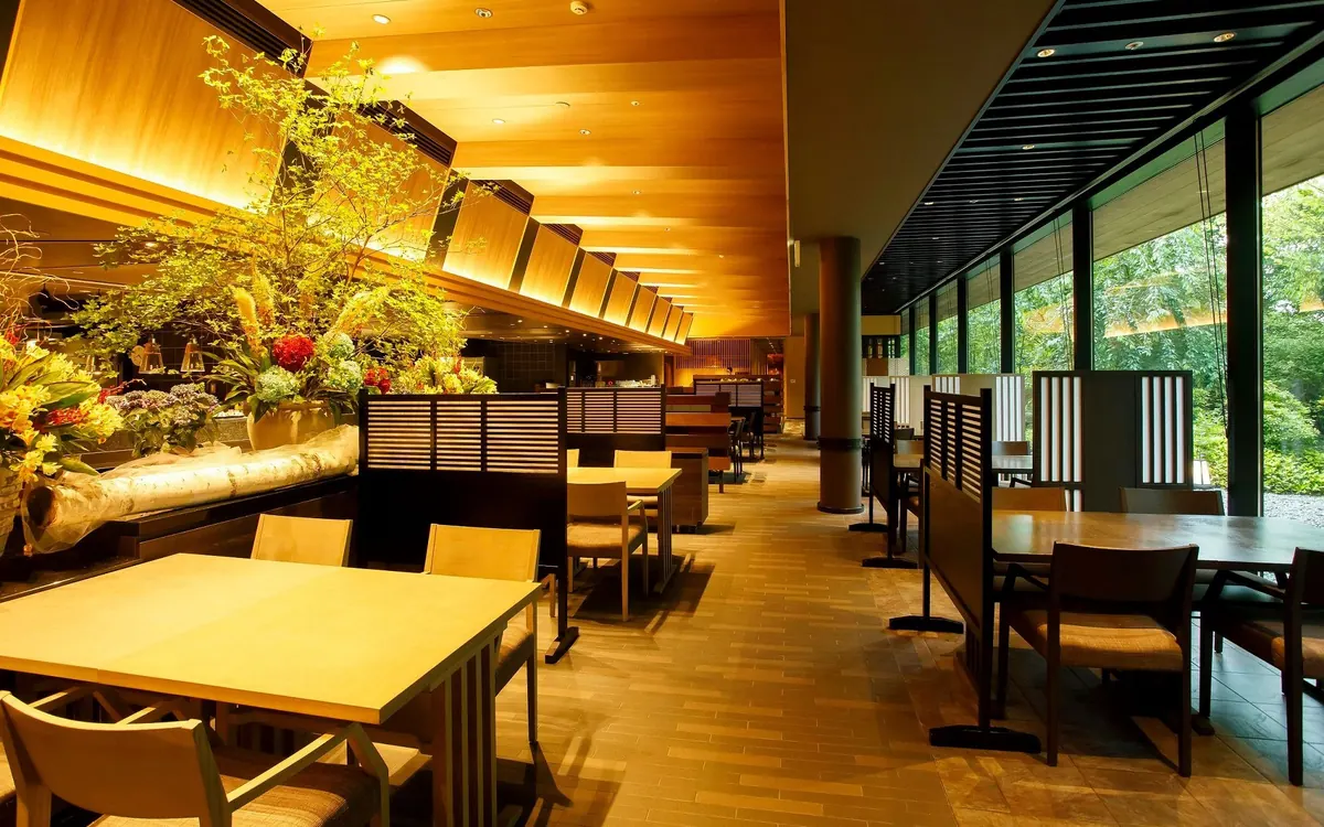 Hakone Kowakien Ten-yu, restaurant dining room with garden view, Hakone