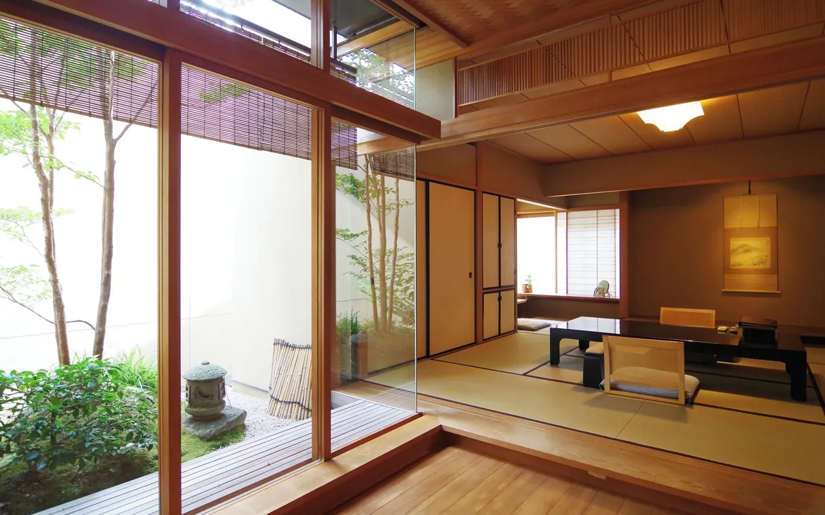 Hiiragiya, guest room veranda opening onto a private garden, Kyoto