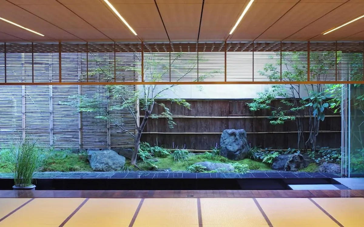 Hiiragiya, inner garden with moss and stone wall, Kyoto