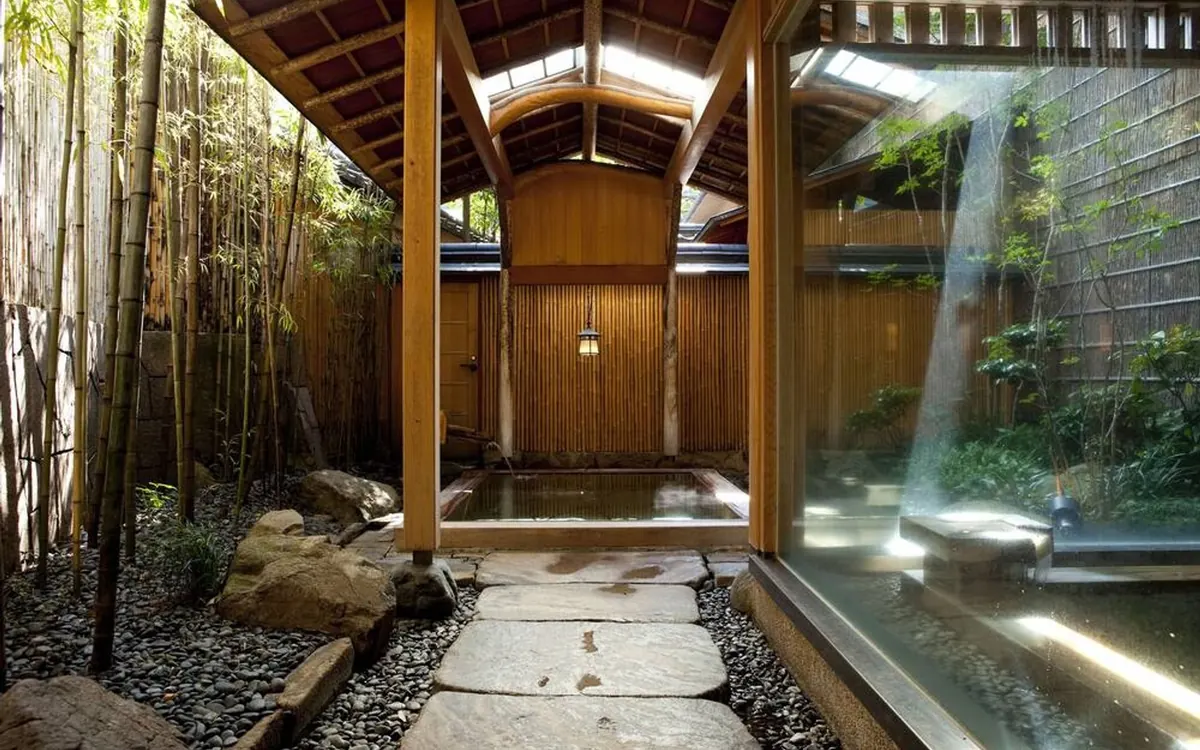 Nishimuraya Honkan, open air onsen bath in the garden, Kinosaki Onsen