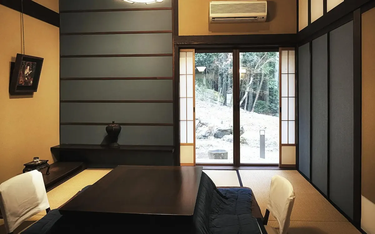 Sanso Murata, tatami sitting room with low table (Higashi room), Yufuin