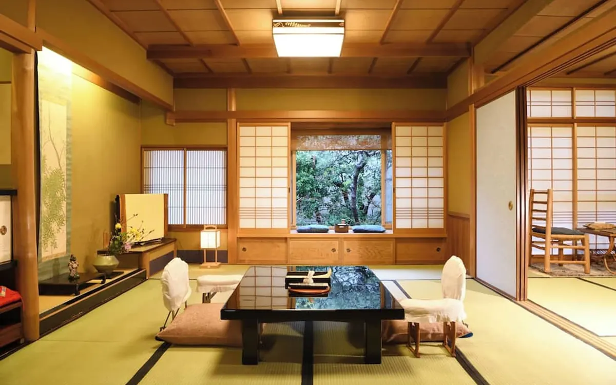 Seikoro Ryokan, tatami guest room with low table and shoji, Kyoto