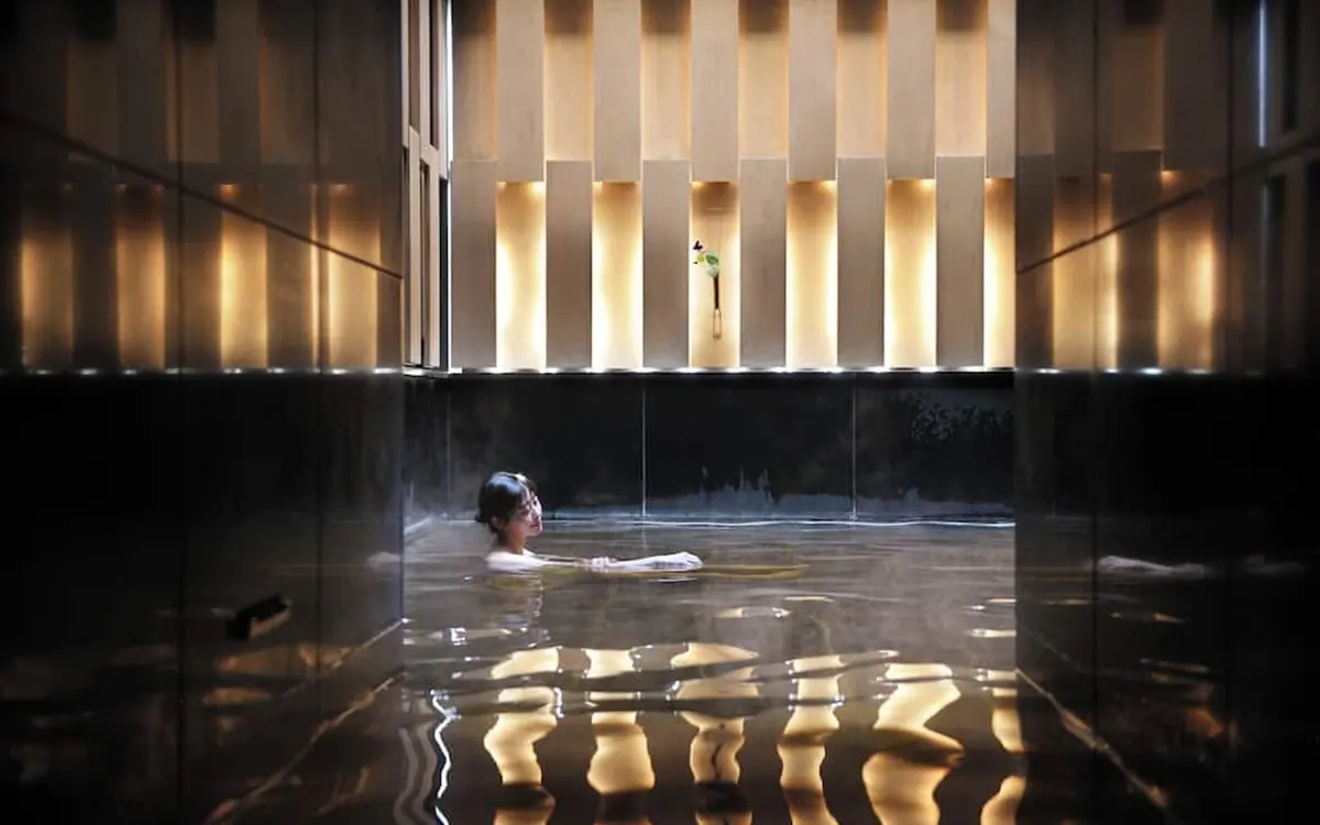 HOSHINOYA Tokyo, rooftop open air onsen on the 17th floor, open to the sky, Otemachi