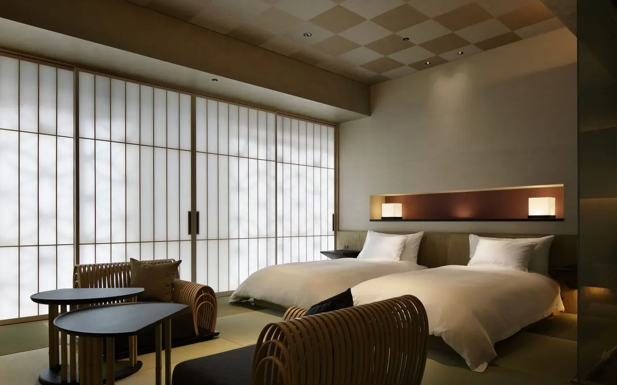 HOSHINOYA Tokyo, Kiku guest room with twin beds, tatami floor and shoji screens, Otemachi