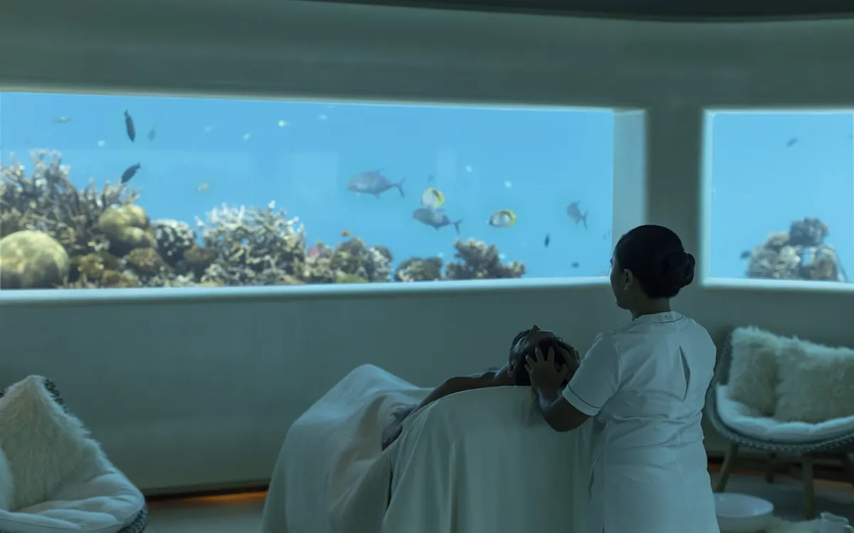 Underwater spa, photograph 1, Huvafen Fushi, North Malé Atoll