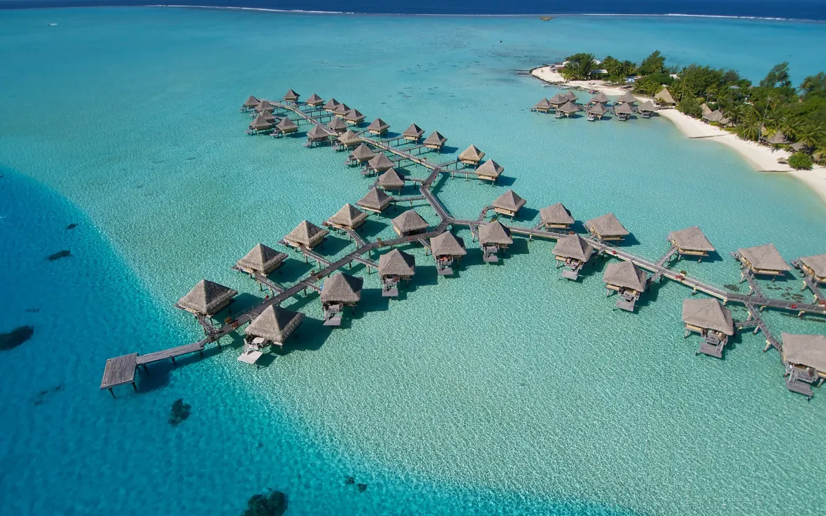 InterContinental Bora Bora Le Moana Resort, photograph 2, Matira Point, on the main island