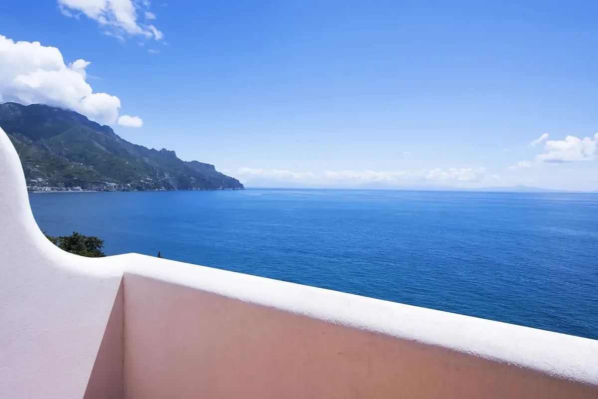 Villa Bossa above Amalfi, frame 4