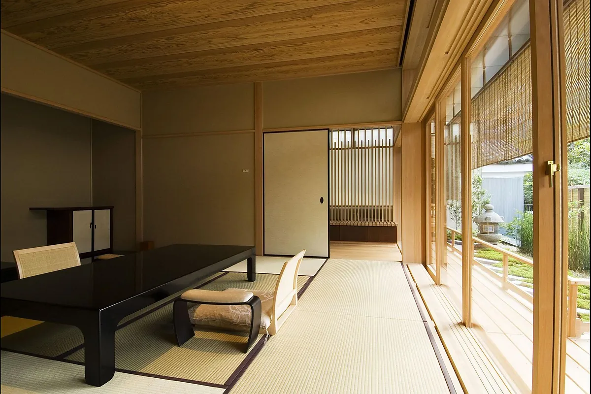 Hiiragiya Ryokan, a tatami room with black lacquer table open to the corridor, Kyoto