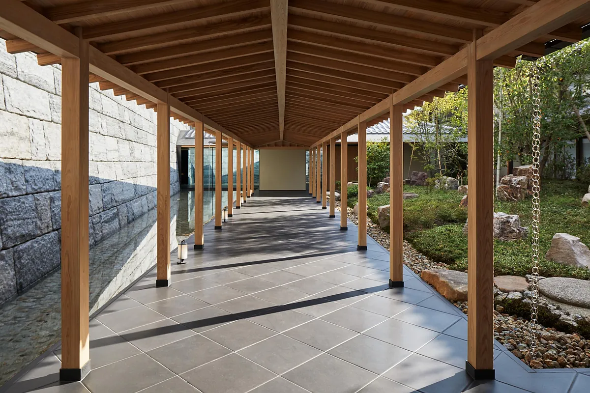 Park Hyatt Kyoto, the covered stone walkway along the garden, Kyoto