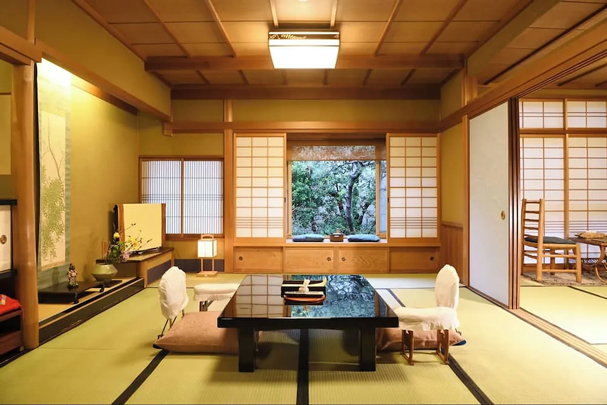 Seikoro Ryokan, a tatami room with black lacquer table at the garden window, Kyoto