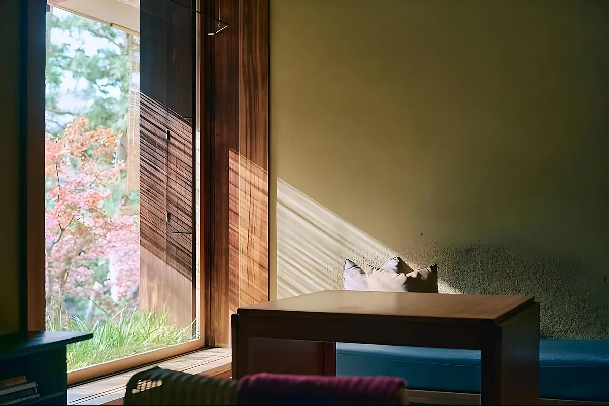 Tawaraya Ryokan, a writing table in a green plastered room by the garden, Kyoto