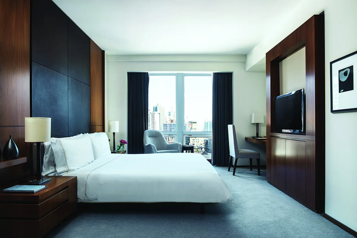 Langham Place New York Fifth Avenue, Midtown, New York: guest room interior, photographed for Luxury Hotel Compare