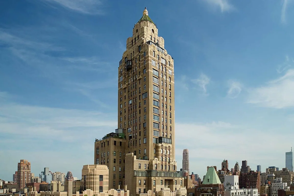 The Carlyle, A Rosewood Hotel, Upper East Side, New York: arrival, grounds and architecture, photographed for Luxury Hotel Compare