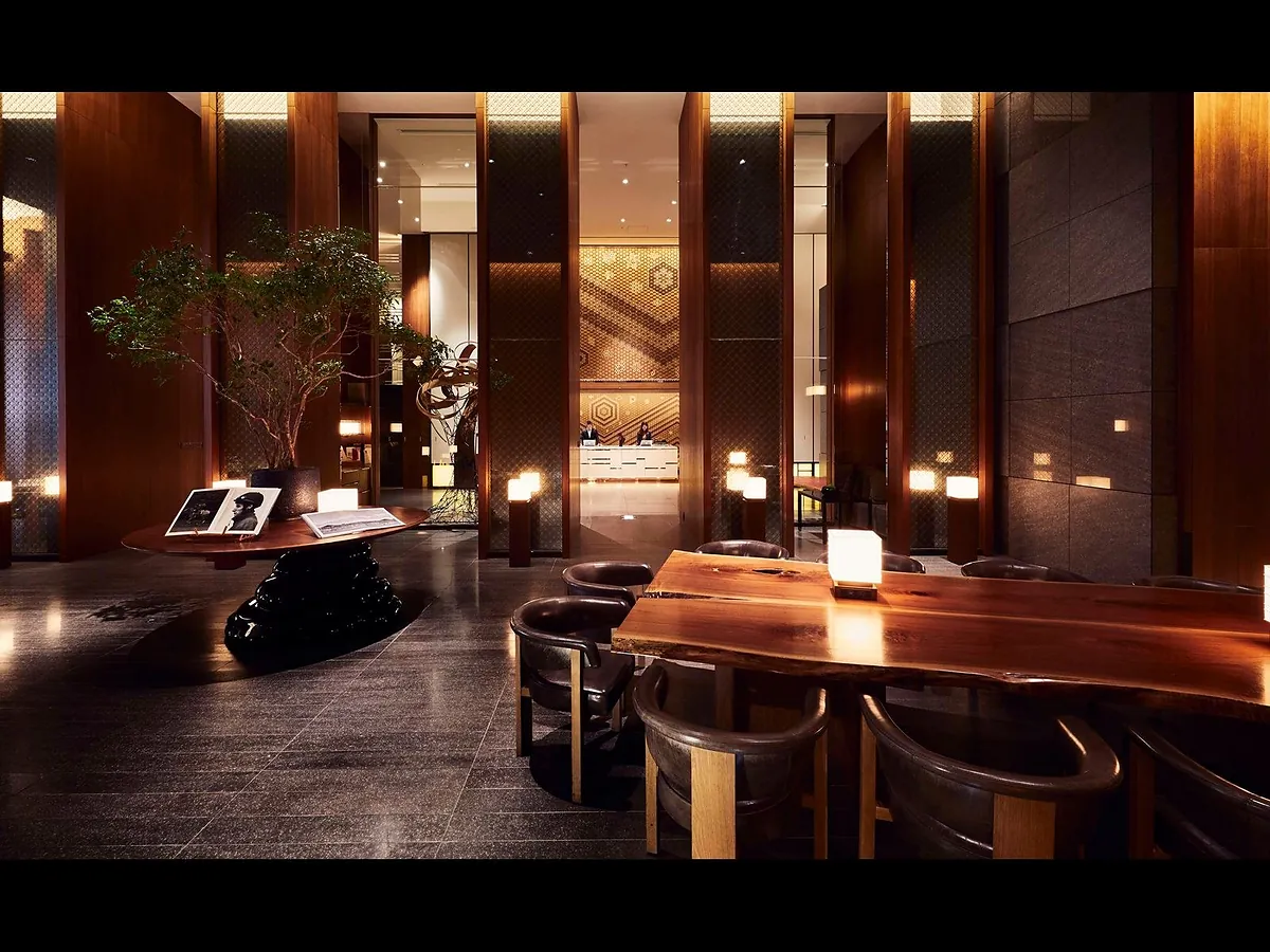 Andaz Tokyo Toranomon Hills room, rooftop bar and Tokyo Tower view, frame 2