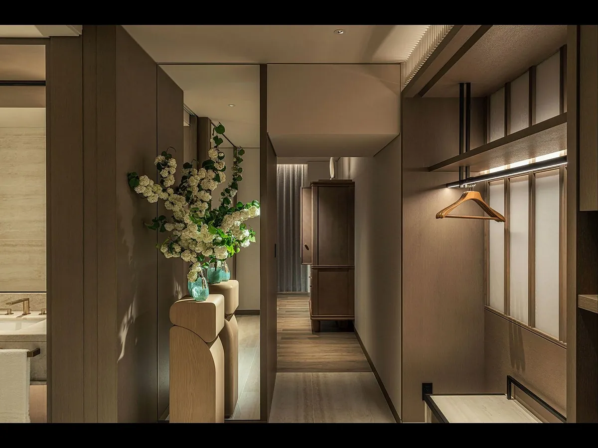 Four Seasons Hotel Tokyo at Marunouchi room, Sezanne dining room and Tokyo Station view, frame 1