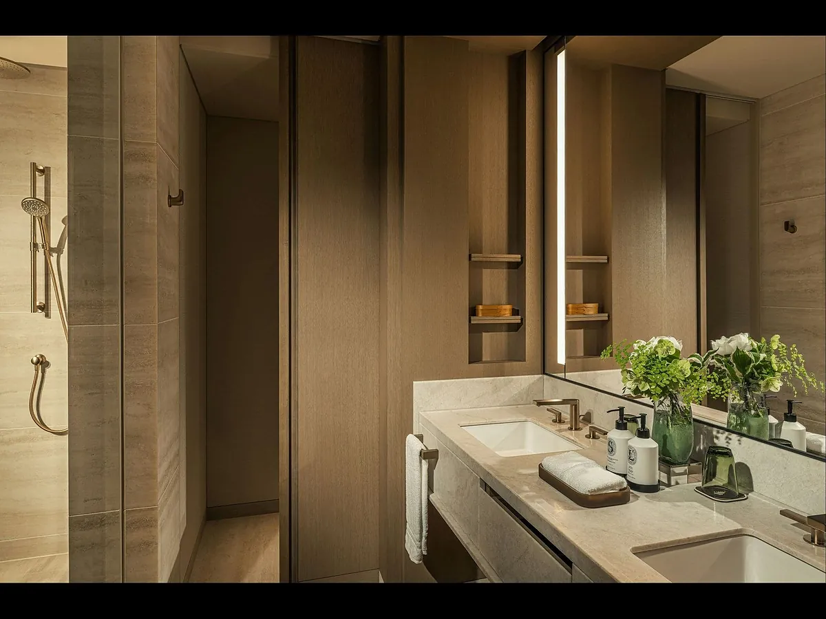Four Seasons Hotel Tokyo at Marunouchi room, Sezanne dining room and Tokyo Station view, frame 2