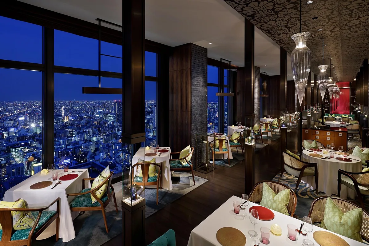 Mandarin Oriental Tokyo, Nihonbashi, Tokyo: restaurant, bar and dining terrace, photographed for Luxury Hotel Compare