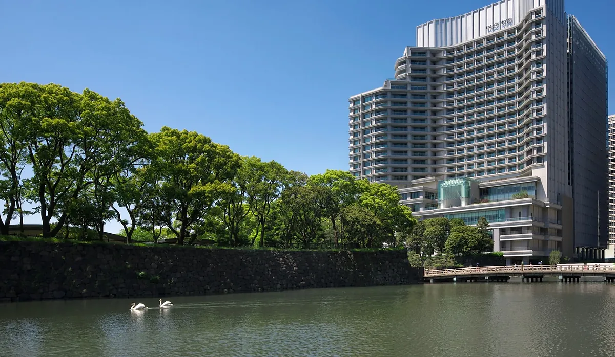 Palace Hotel Tokyo balcony room over the Imperial Palace moat, Wadakura and the evian SPA, frame 5