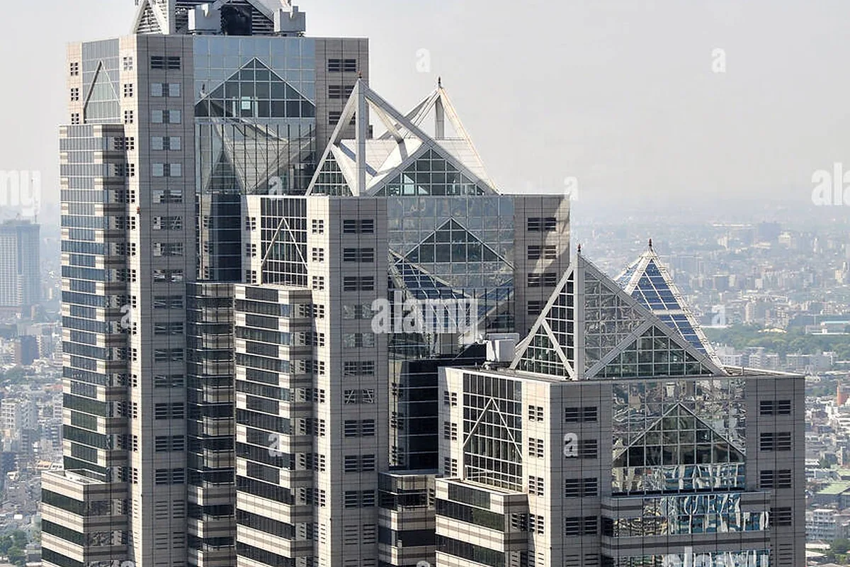Park Hyatt Tokyo, Shinjuku, Tokyo: arrival, grounds and architecture, photographed for Luxury Hotel Compare