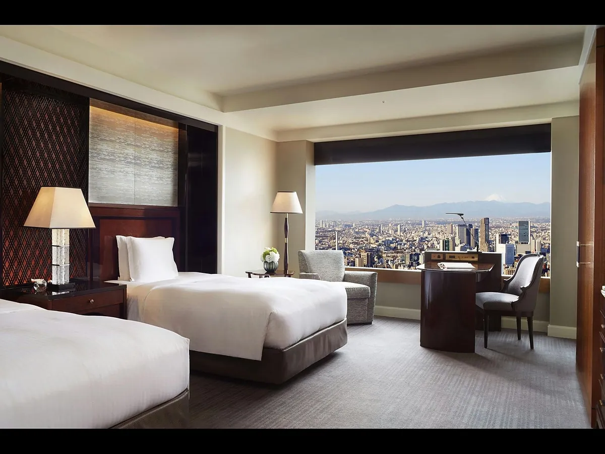 The Ritz-Carlton Tokyo room, Club Lounge and Mount Fuji view over Shinjuku, frame 1