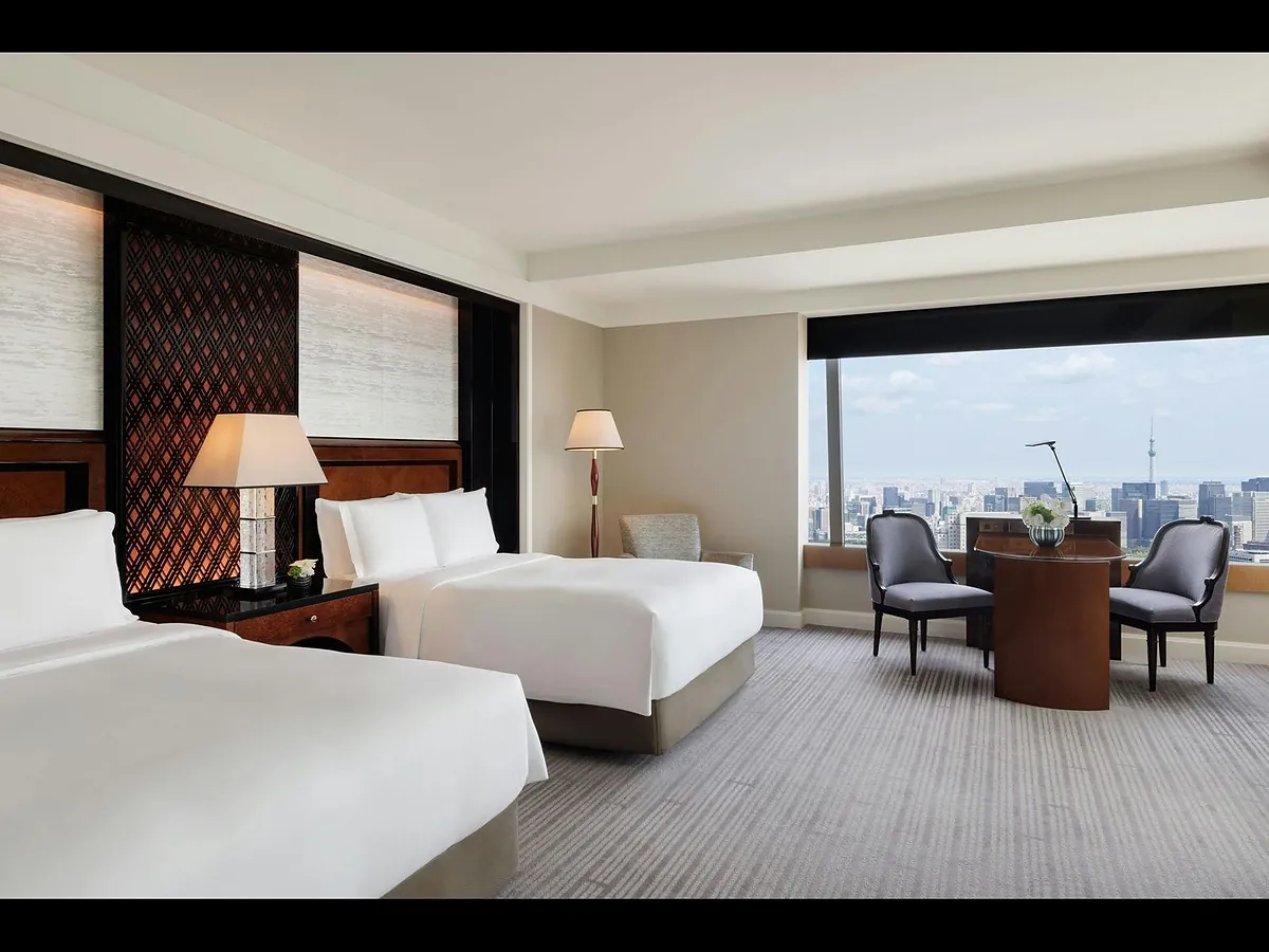 The Ritz-Carlton Tokyo room, Club Lounge and Mount Fuji view over Shinjuku, frame 4