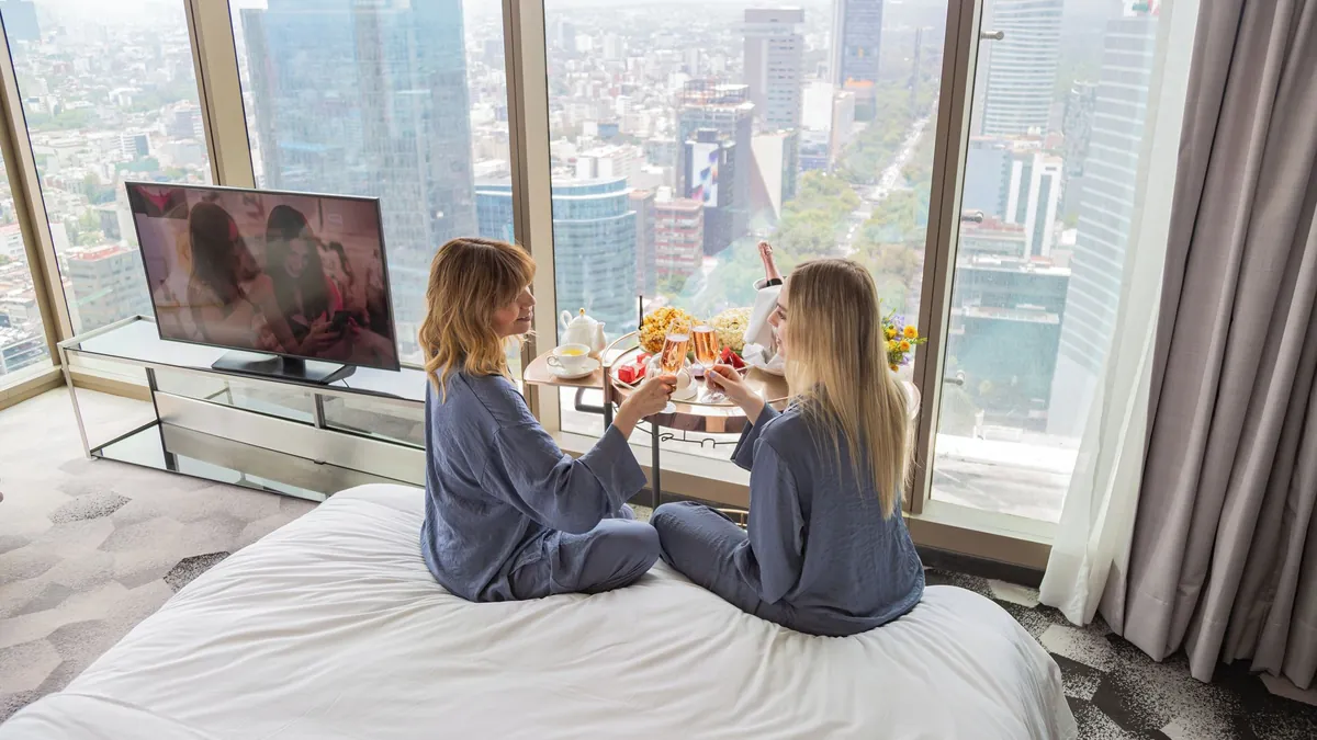 Junior Suite at Sofitel Mexico City Reforma with an Angel of Independence view