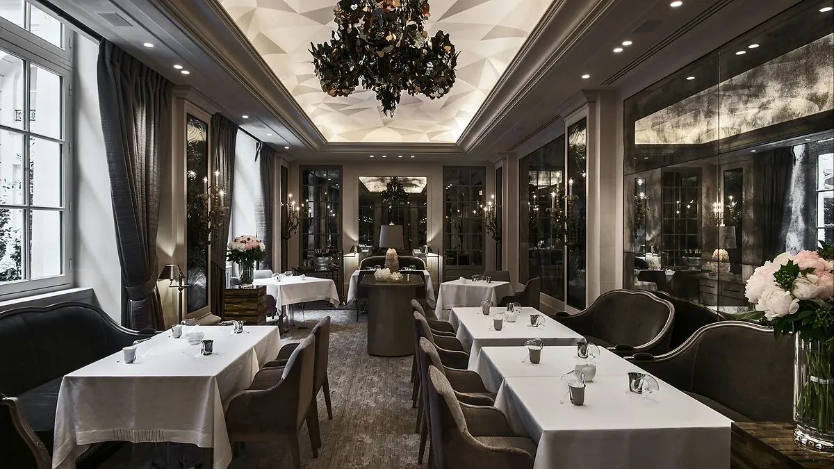 L'Écrin restaurant dining room at Hôtel de Crillon Paris