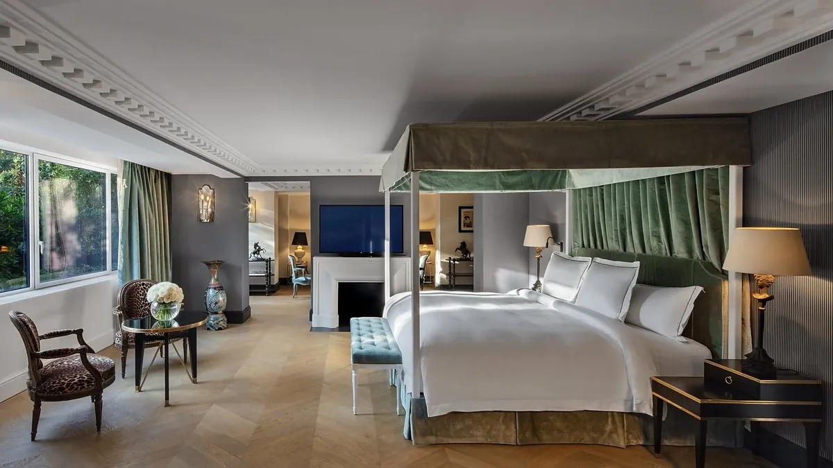 King suite decorated in classic Parisian style at Hôtel de Berri
