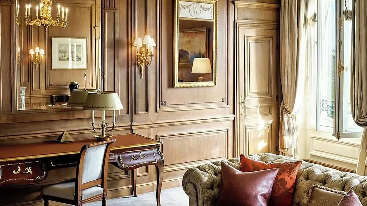 Restaurant dining room designed after the Salon de la Paix at Le Meurice Paris