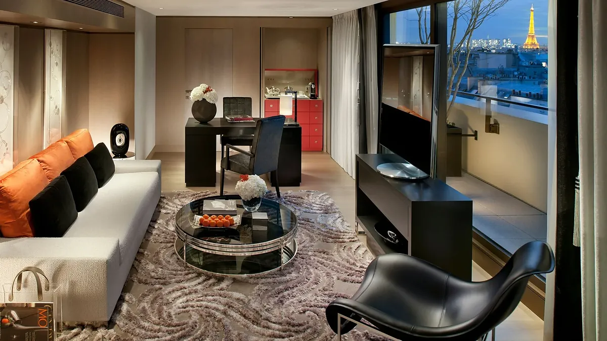 Spa treatment room at Mandarin Oriental Paris