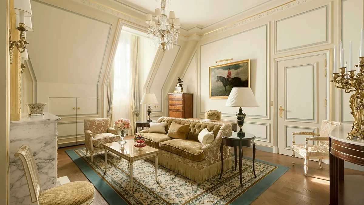L'Espadon restaurant dining room at the Ritz Paris