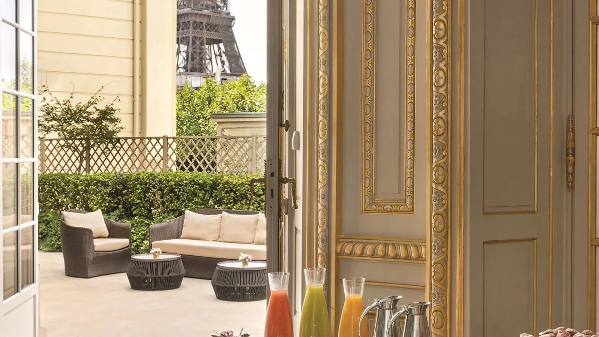 Elegant lobby with rococo detailing at Shangri-La Paris