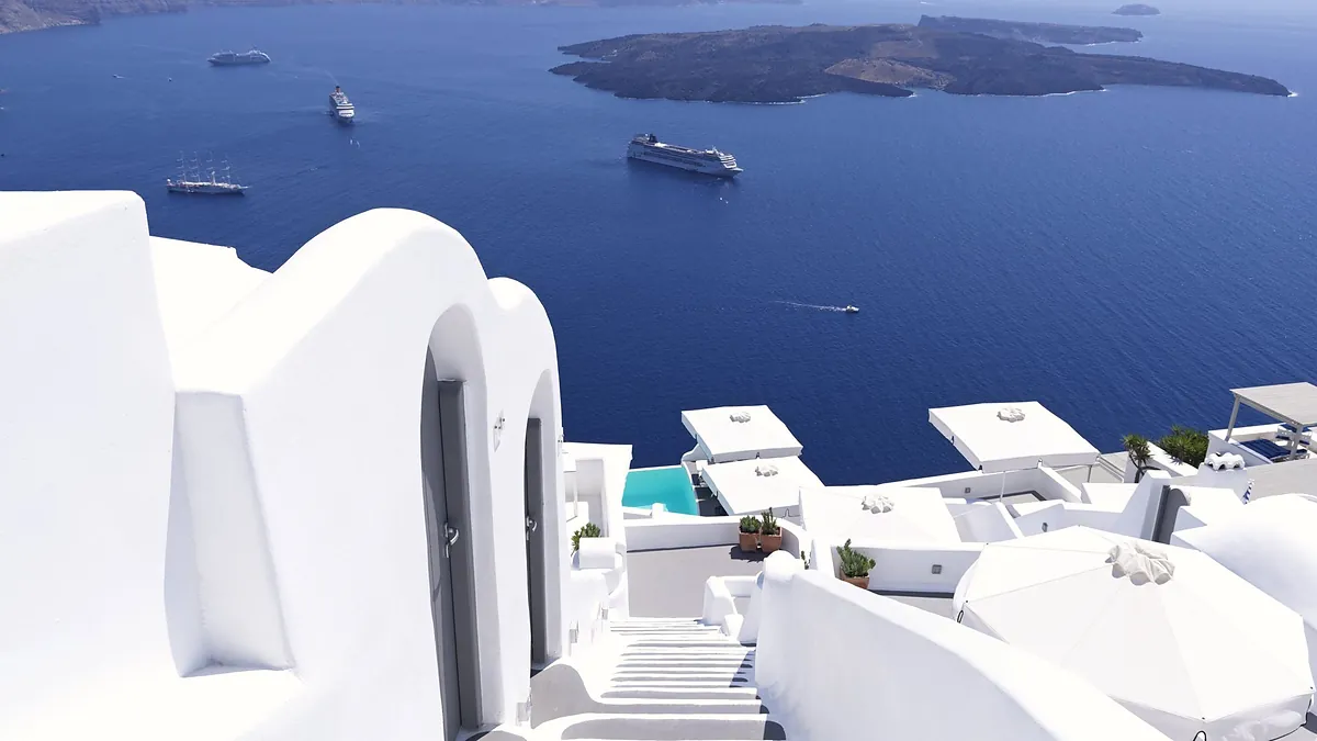 Restaurant mediterranean cuisine at Katikies Chromata in Santorini