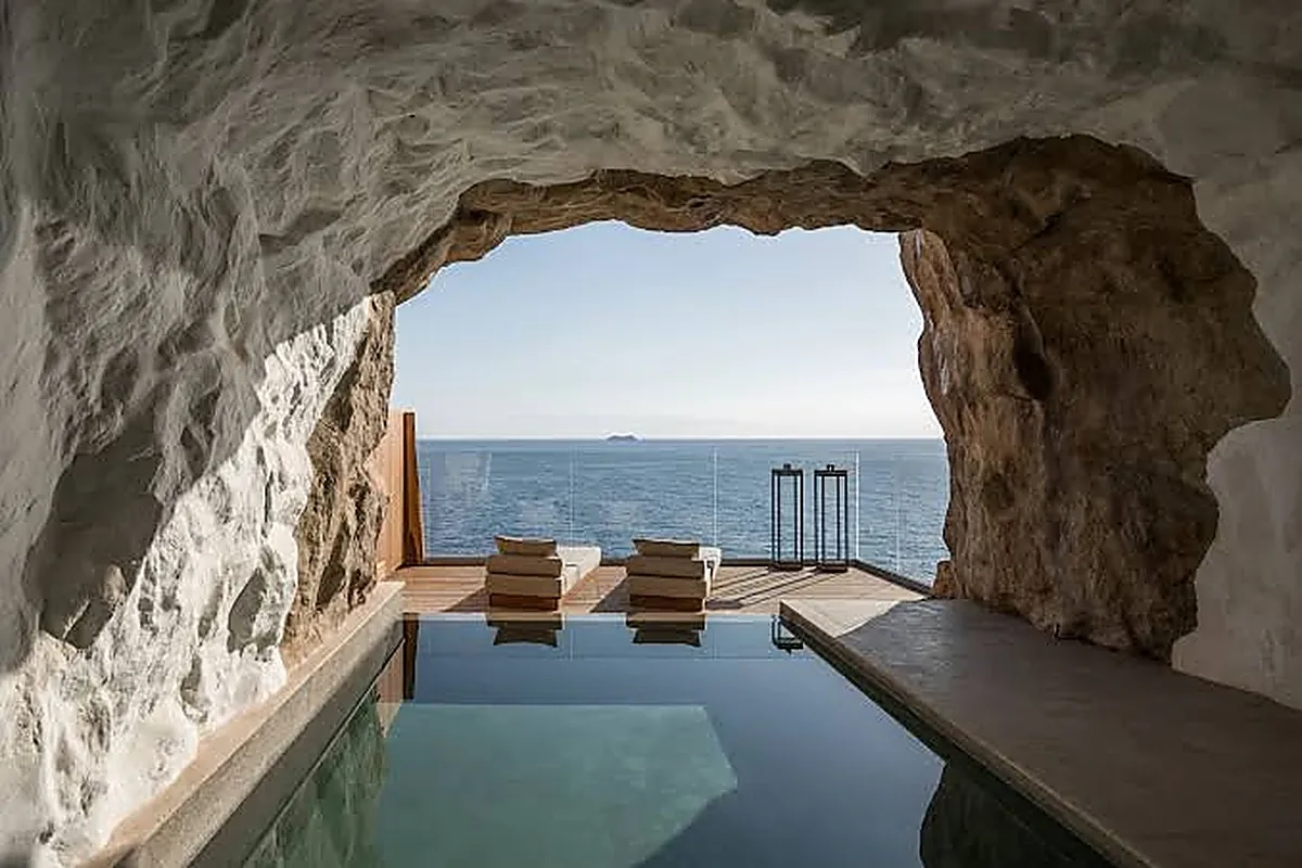 Clifftop cave suite with infinity pool above the sea in Crete
